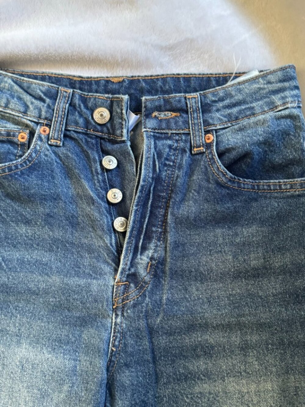 H&M High Rise Mom Jean - Picture 2 of 6
